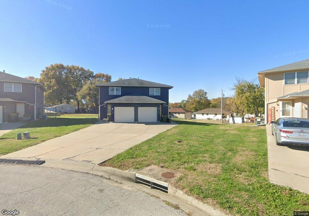 597 Glen Ct, Lansing, KS 66043 - photo 1