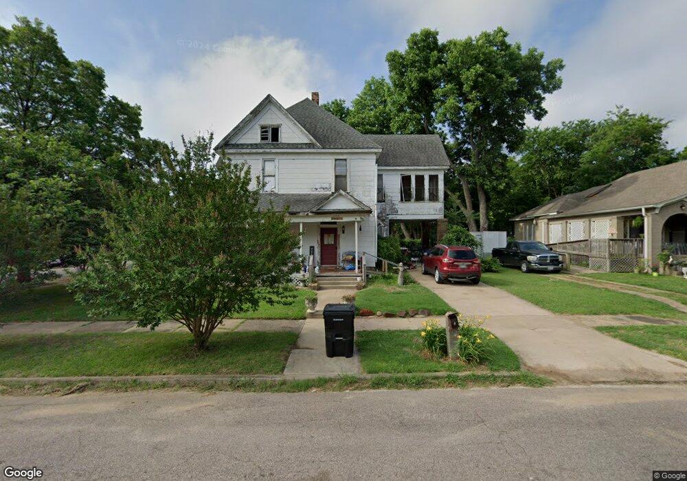 1002 W Walker St, Denison, TX 75020 - photo 1