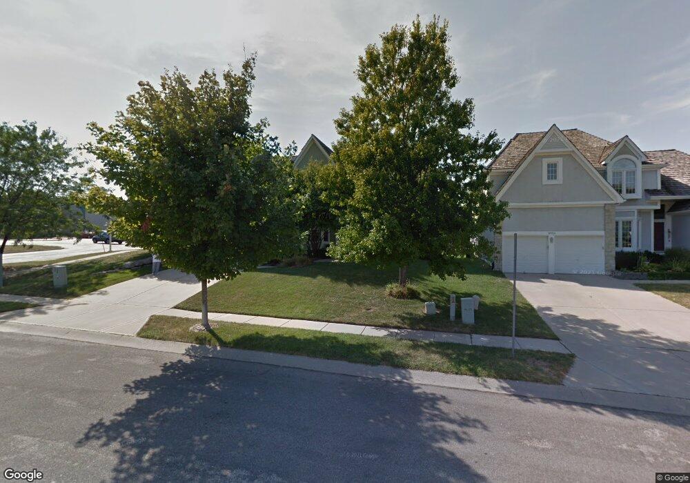 8528 Candlelight Ln, Lenexa, KS 66215 - photo 1