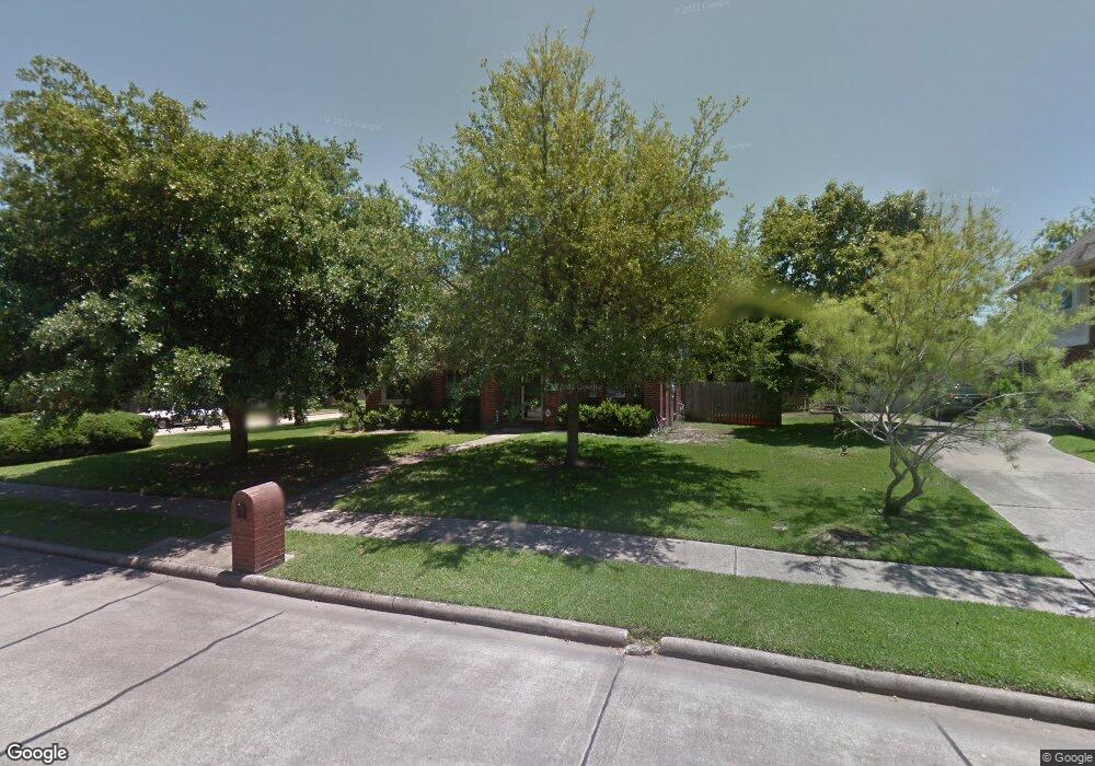 1402 Piney Woods Dr, Friendswood, TX 77546 - photo 1