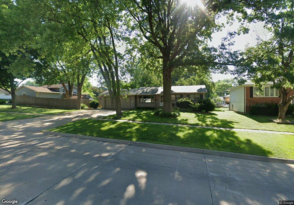 1915 18th St, Bettendorf, IA 52722 - photo 1