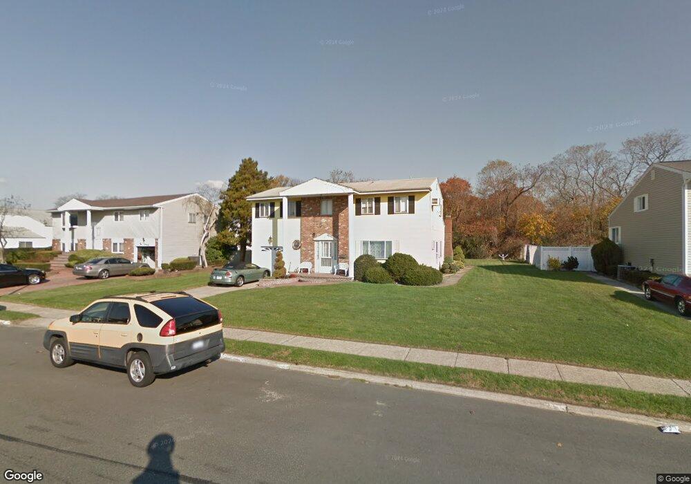 27 Rainbow Ln, Amityville, NY 11701 - photo 1