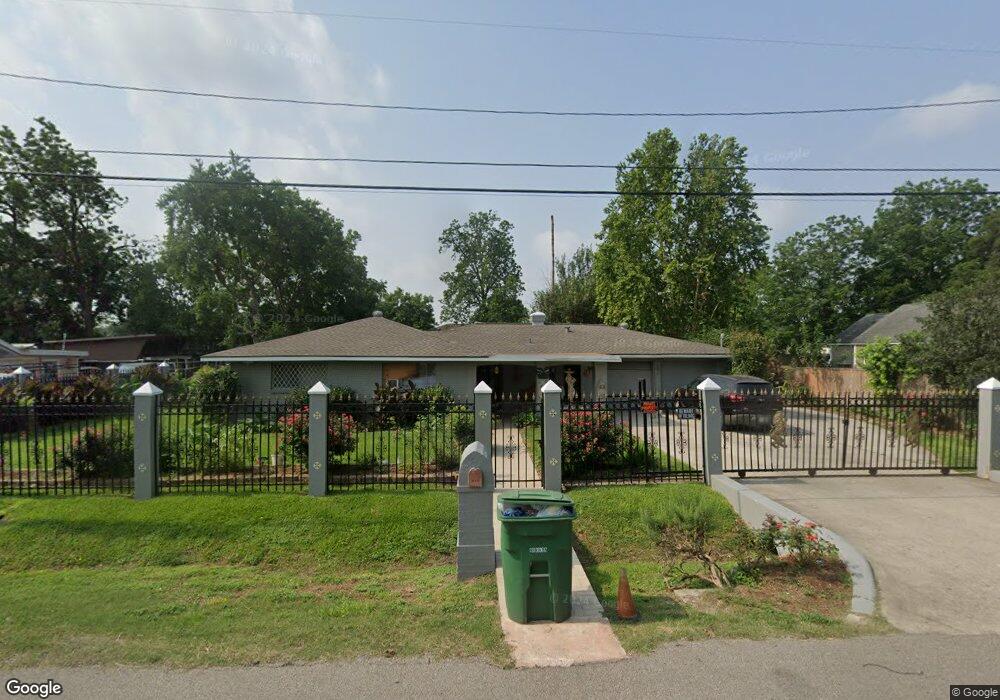 810 E Rogers St, Houston, TX 77022 - photo 1