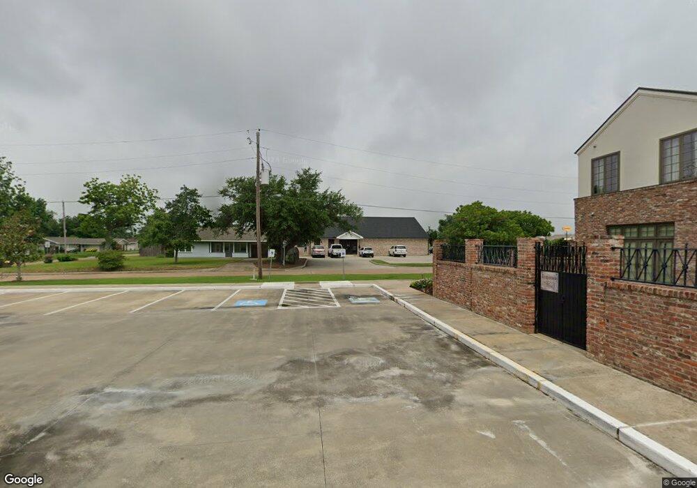 521 W College St, Lake Charles, LA 70605 - photo 1