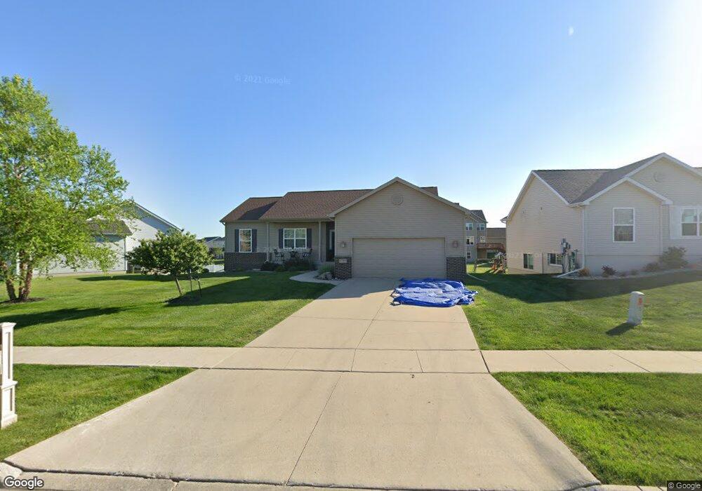 1711 Quail Run Ln, Cedar Falls, IA 50613 - photo 1