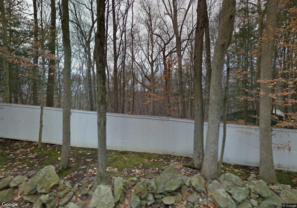 10 Zaccheus Md Ln 14-16, Greenwich, CT 06831 - photo 1