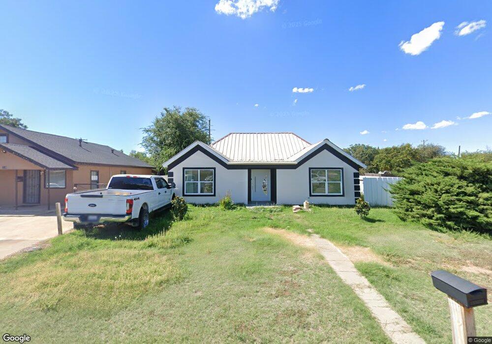 902 Binkley Ave, Dumas, TX 79029 - photo 1