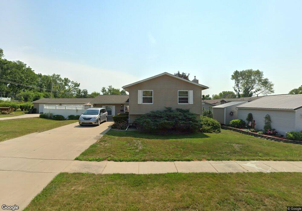 709 24th St NW, Cedar Rapids, IA 52405 - photo 1