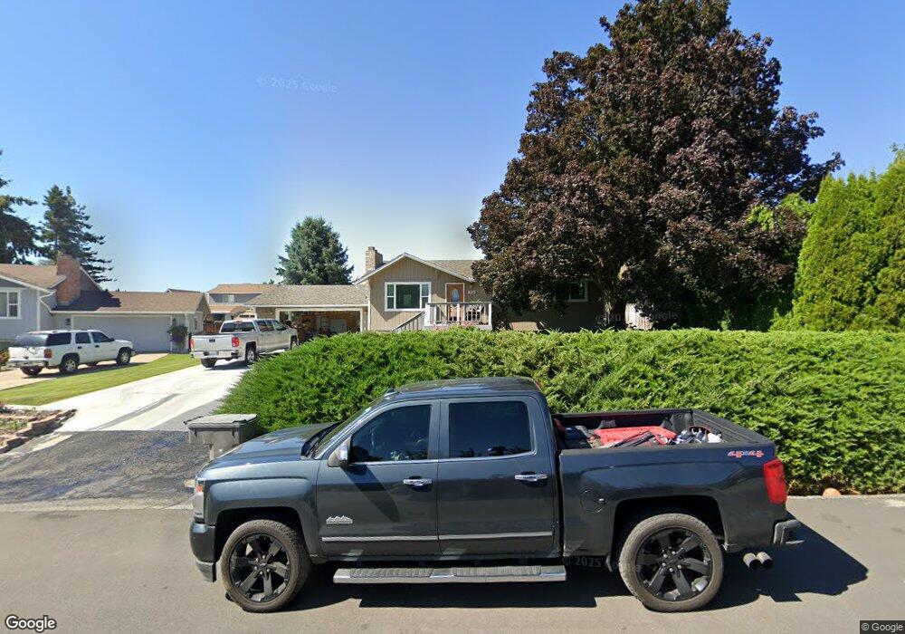 825 11th St NE, East Wenatchee, WA 98802 - photo 1