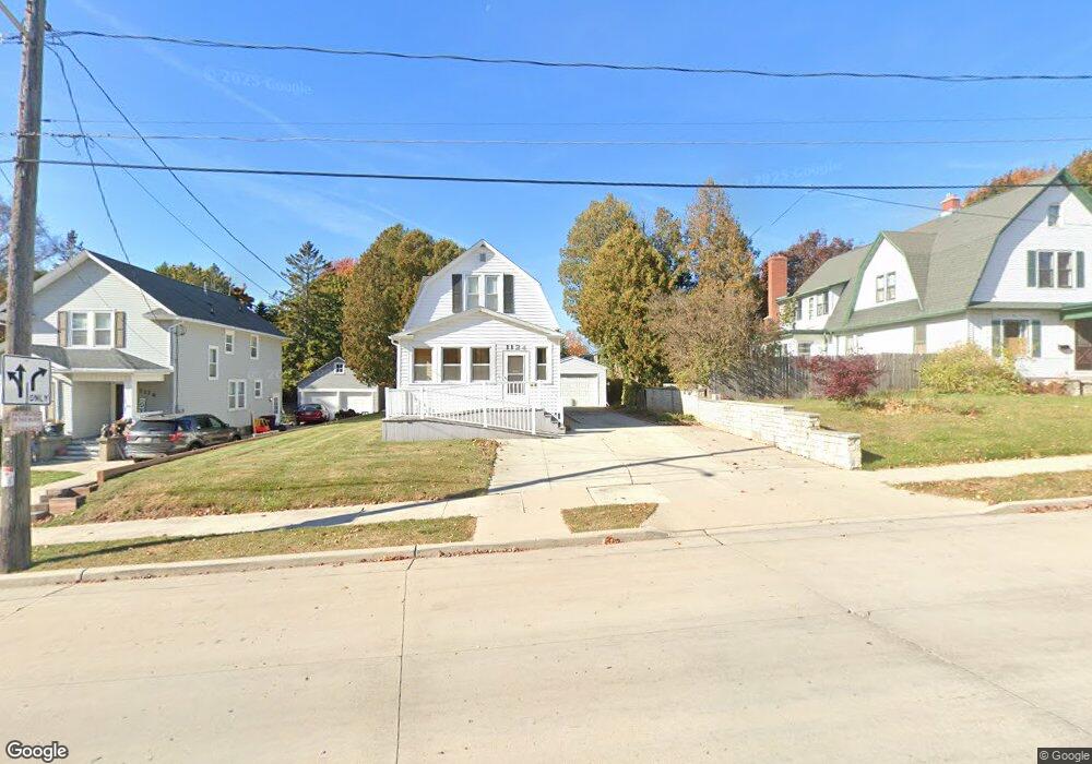 1128 N 11th St, Manitowoc, WI 54220 - photo 1