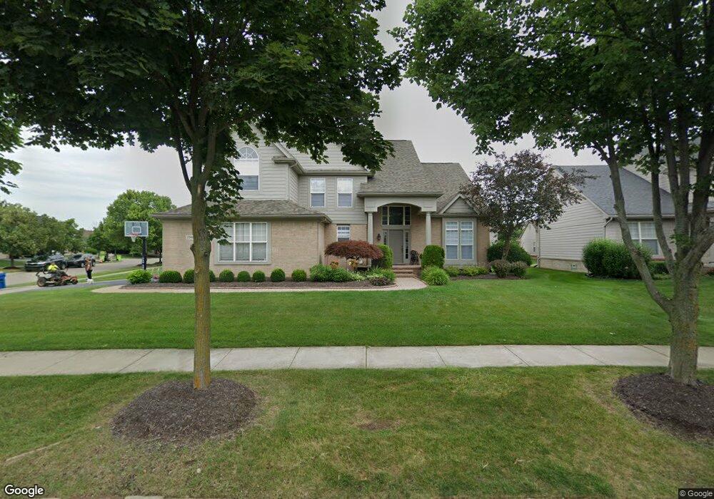 7742 Rosewood Ln, West Bloomfield, MI 48323 - photo 1