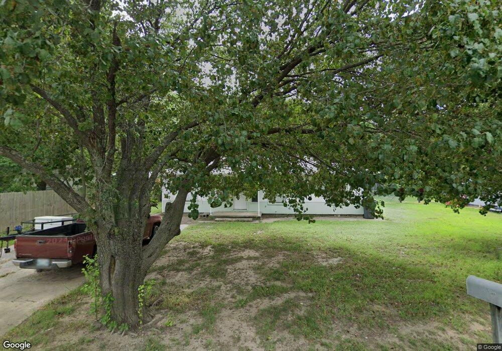 907 F St SW, Ardmore, OK 73401 - photo 1