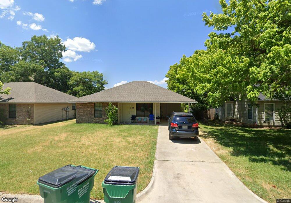 1009 N Howeth St, Gainesville, TX 76240 - photo 1