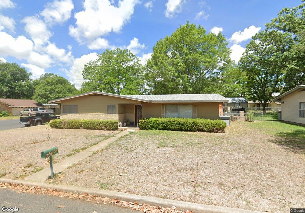 802 N Edison St, Fredericksburg, TX 78624 - photo 1