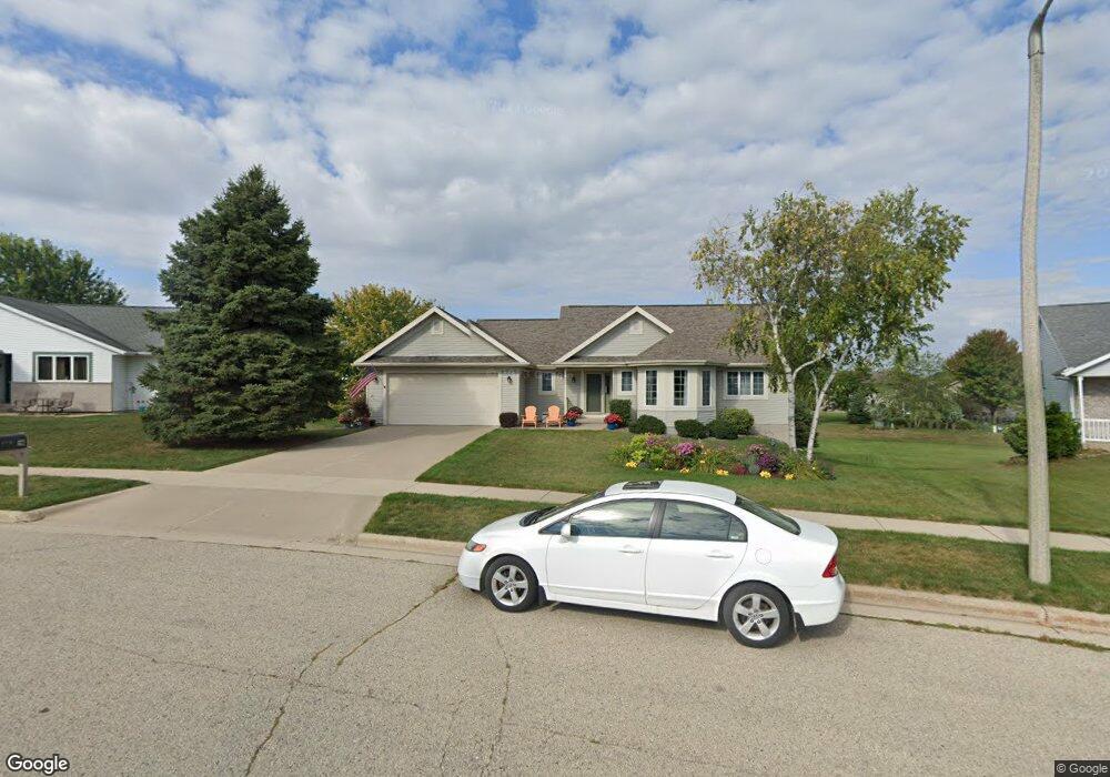 677 N Woods Edge Dr, Oregon, WI 53575 - photo 1