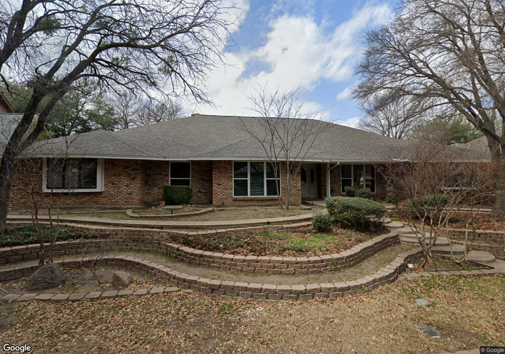 1012 Loch Lomond Dr, Arlington, TX 76012 - photo 1