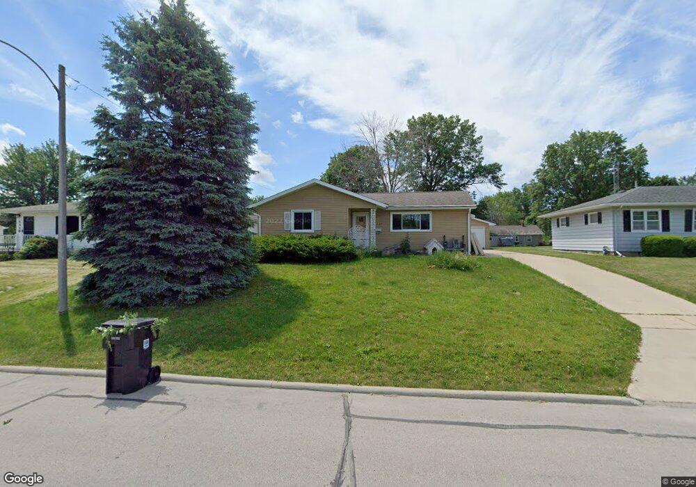 1324 W 6th St, Cedar Falls, IA 50613 - photo 1