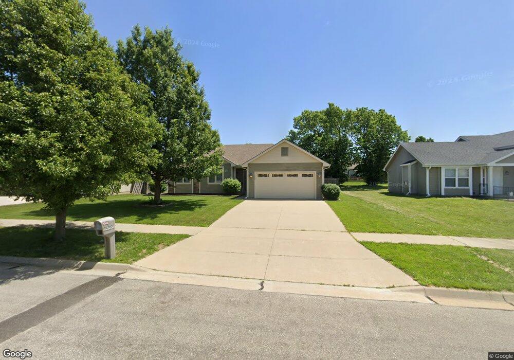 4400 SW Cambridge Ave, Topeka, KS 66610 - photo 1