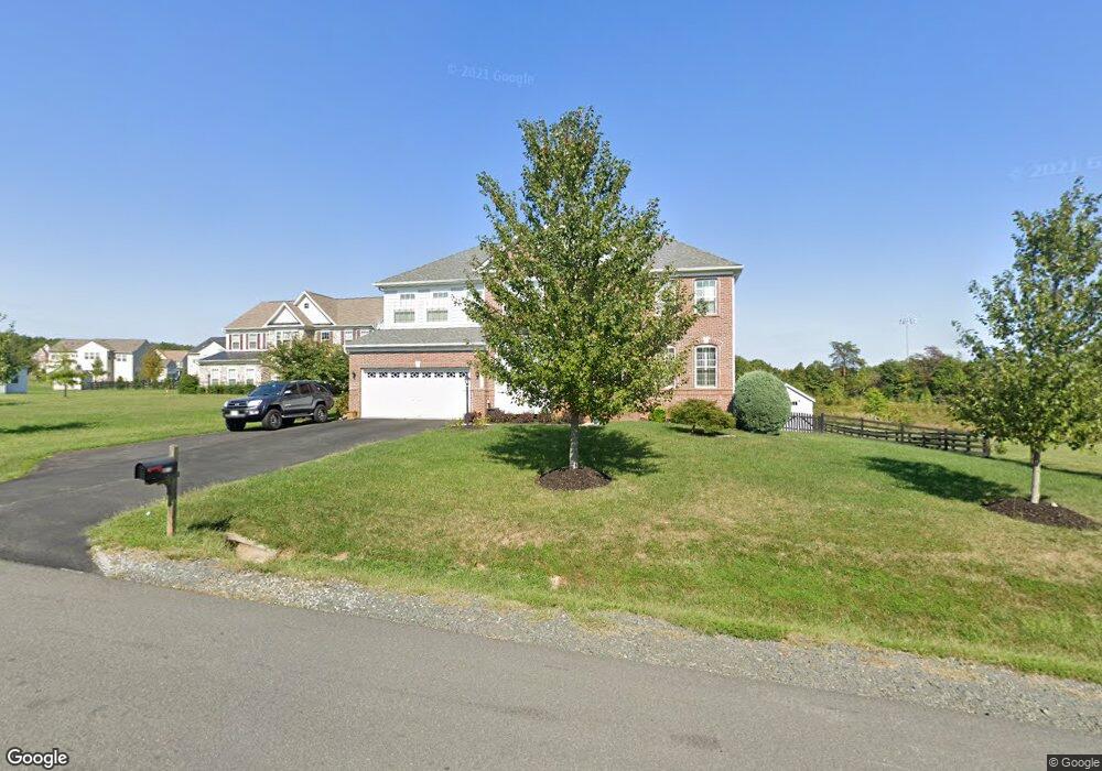 5912 Hunter Crest Rd, Woodbridge, VA 22192 - photo 1