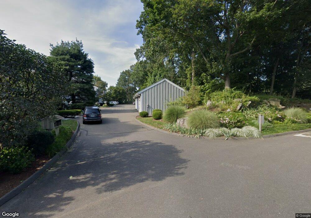 189 Rowayton Woods Dr, Norwalk, CT 06854 - photo 1