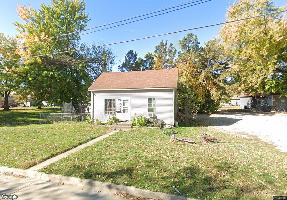 327 E 4 1/2 St S, Newton, IA 50208 - photo 1