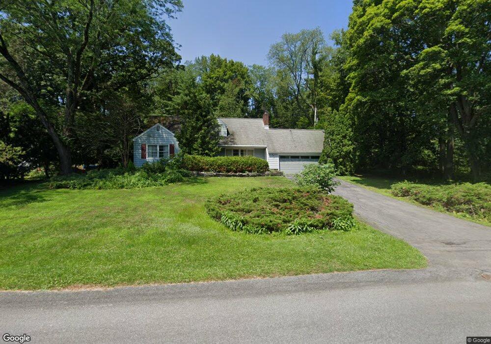 1209 Hedgewood Ln, Schenectady, NY 12309 - photo 1