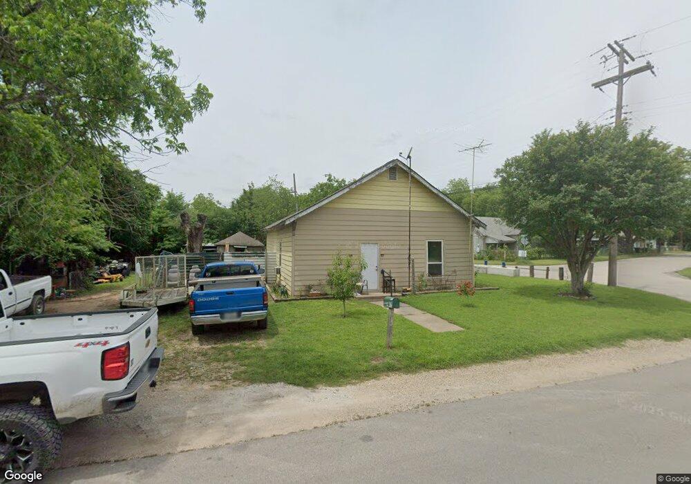563 Sabine Ave, Cleburne, TX 76031 - photo 1