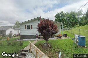 143 Knob St, Sophia, WV 25921