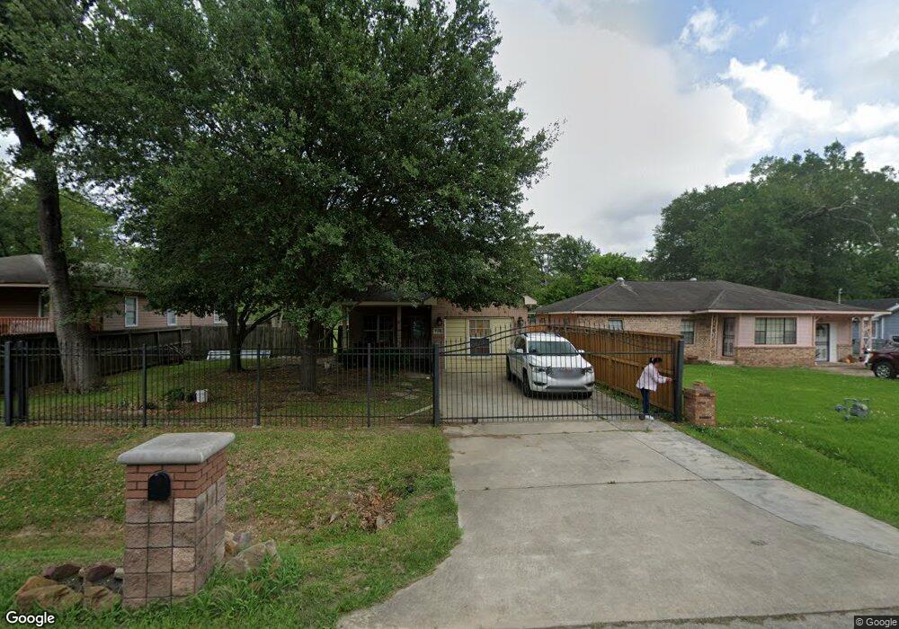 10438 Wicklowe St, Houston, TX 77016 - photo 1