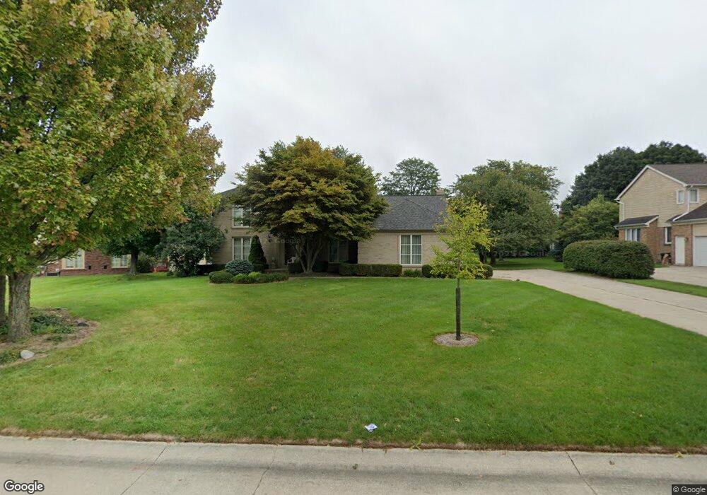 3553 Wedgewood Dr, Rochester Hills, MI 48306 - photo 1