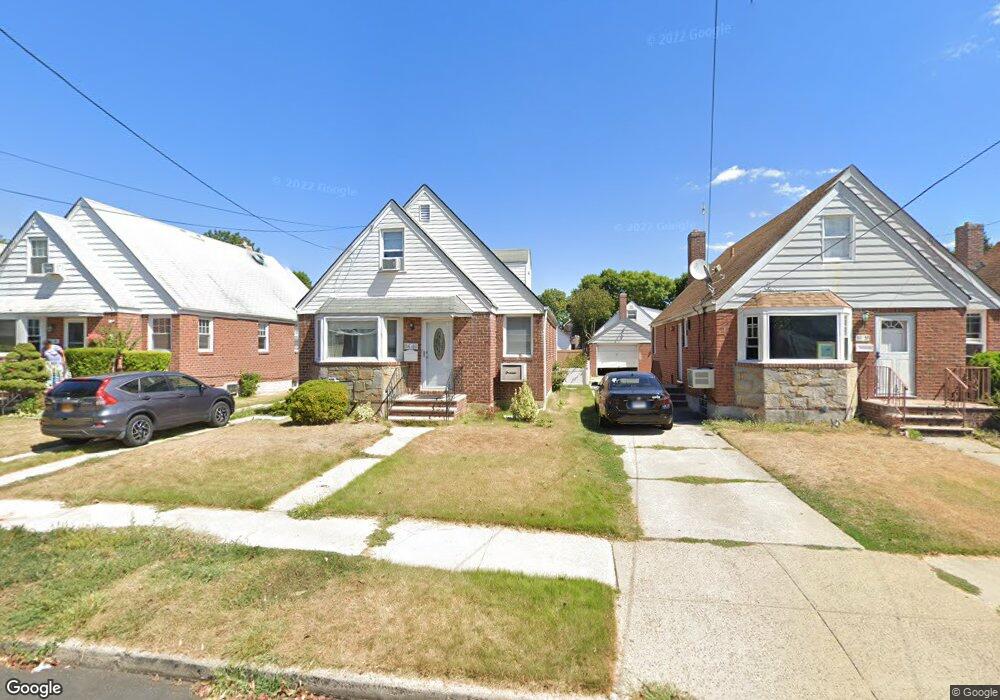 8449 265th St, Floral Park, NY 11001 - photo 1