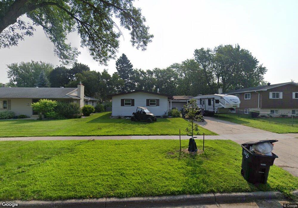 2305 Evergreen Rd N, Fargo, ND 58102 - photo 1