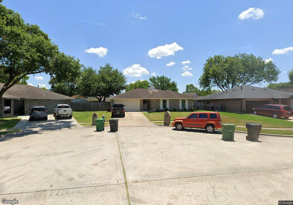 10911 Gulf Bridge Ct, Houston, TX 77075 - photo 1