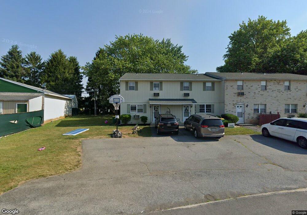 1035 Pine Grove Cir, Allentown, PA 18106 - photo 1