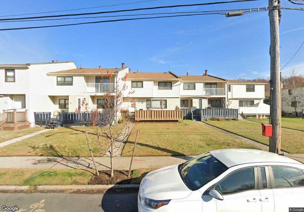 447 Willow Rd E unit 2, Staten Island, NY 10314 - photo 1