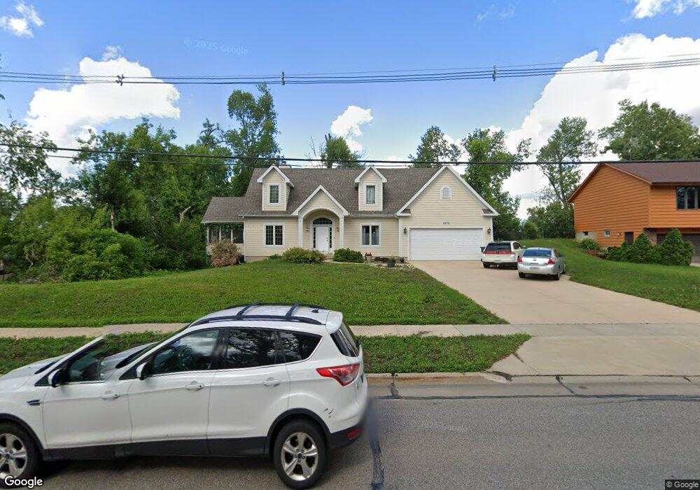 2570 Glass Rd NE, Cedar Rapids, IA 52402 - photo 1