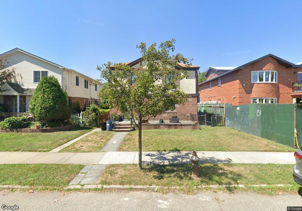 7520 170th St, Fresh Meadows, NY 11366 - photo 1