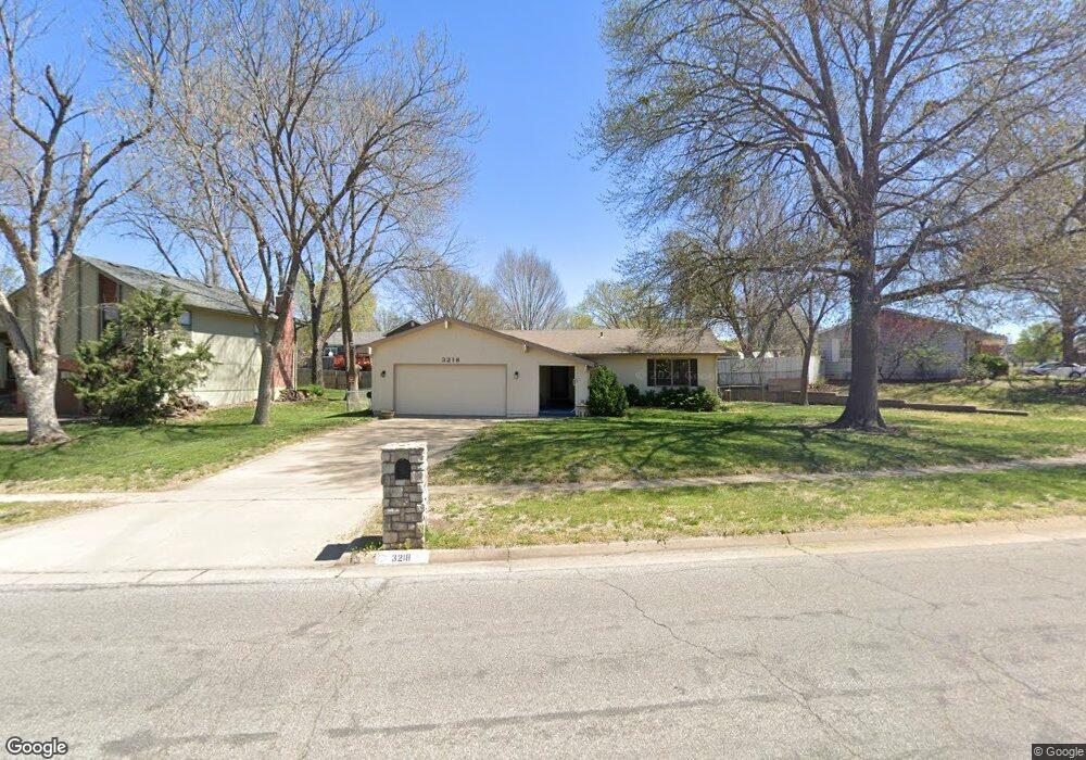 3218 SW Arrowhead Rd, Topeka, KS 66614 - photo 1