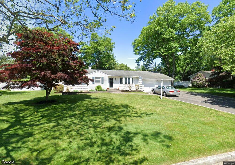 6 Pinecone Ln, ComMacK, NY 11725 - photo 1
