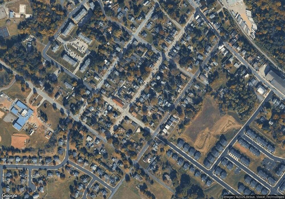 320 Walnut St, Spring City, PA 19475 - photo 1