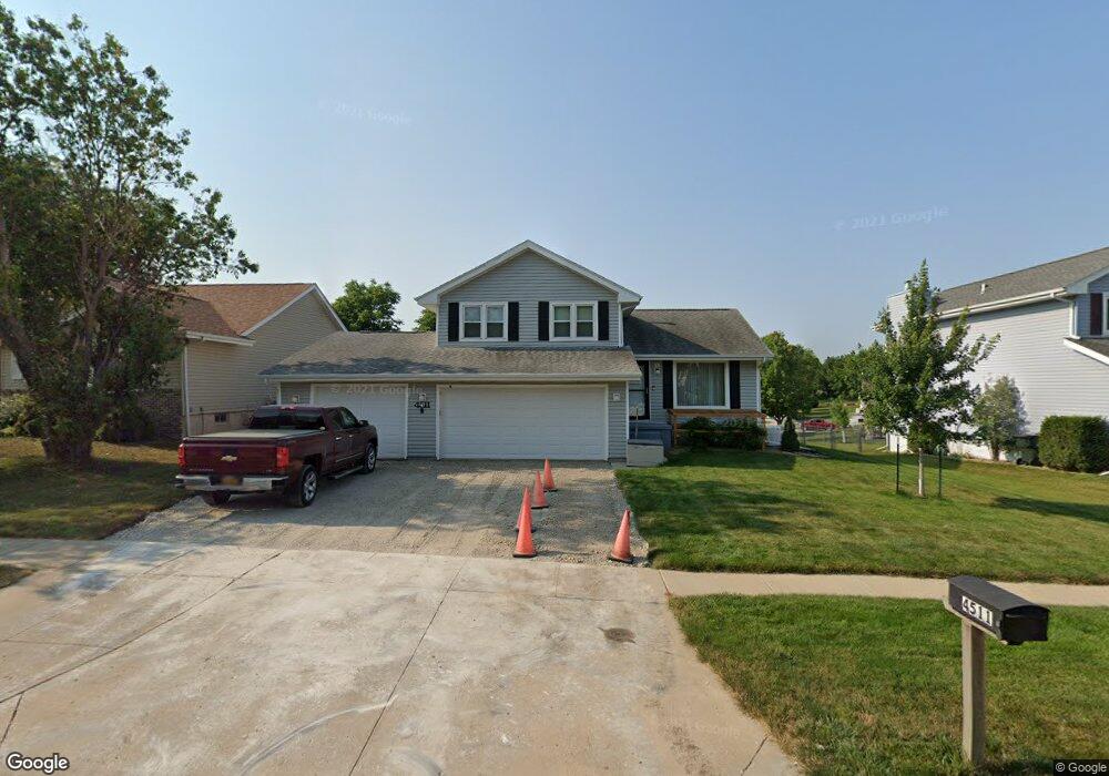 4511 Topaz Ave NW, Cedar Rapids, IA 52405 - photo 1