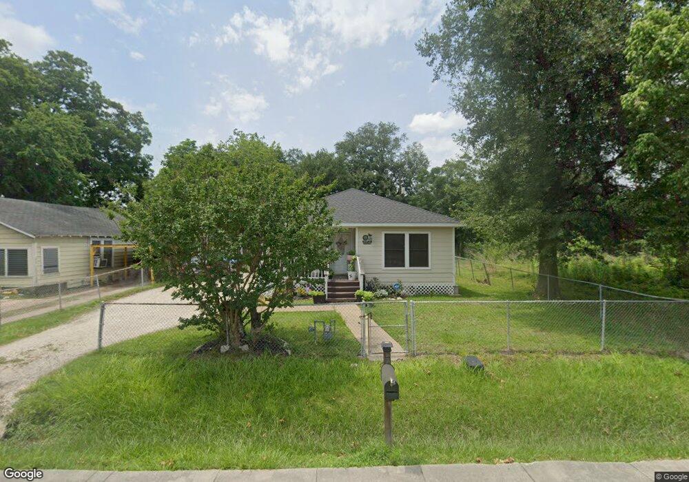 934 Ringold St, Houston, TX 77088 - photo 1