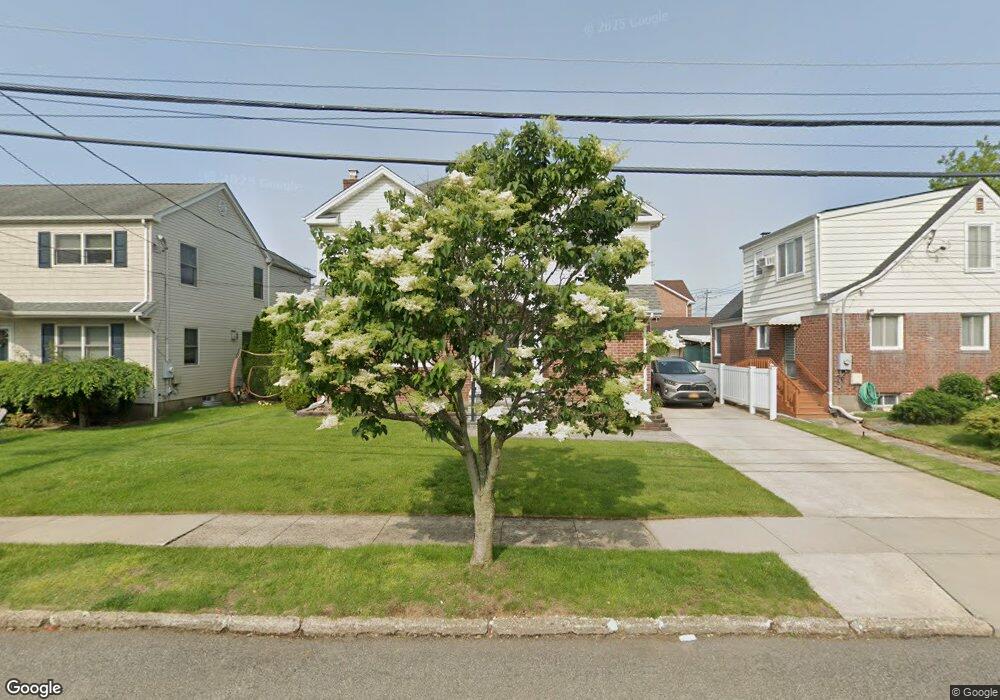 254 Campbell Ave, Williston Park, NY 11596 - photo 1