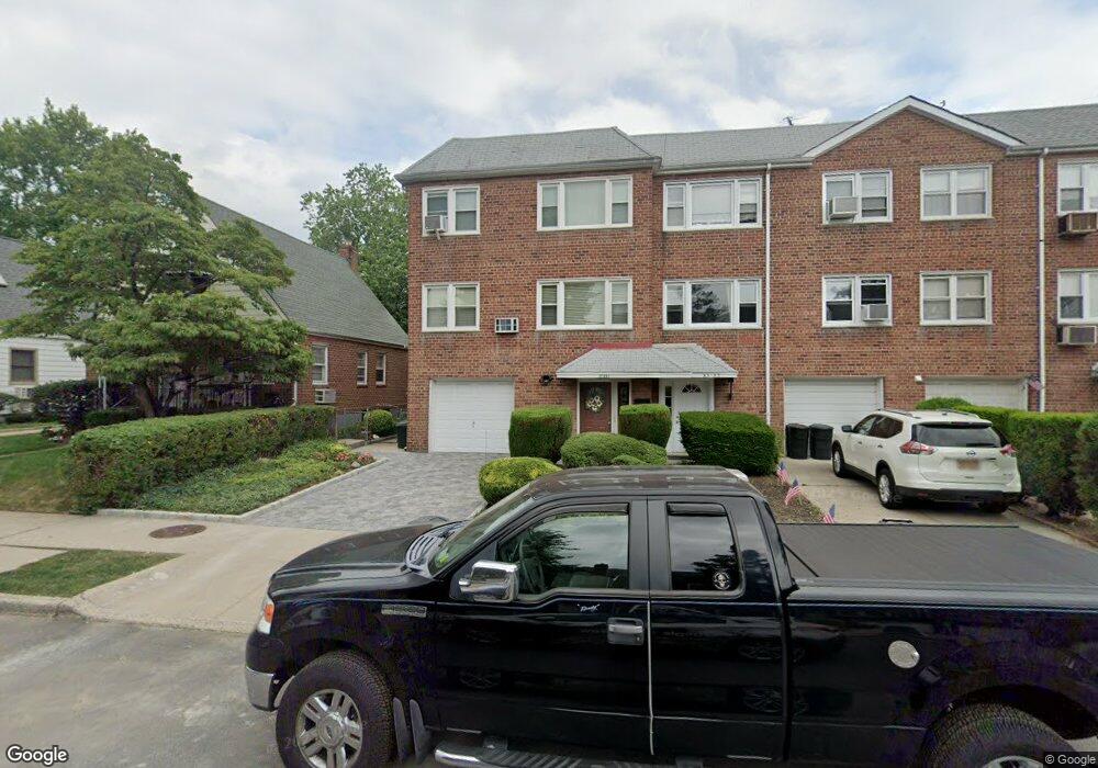 8351 264th St, Glen Oaks, NY 11004 - photo 1