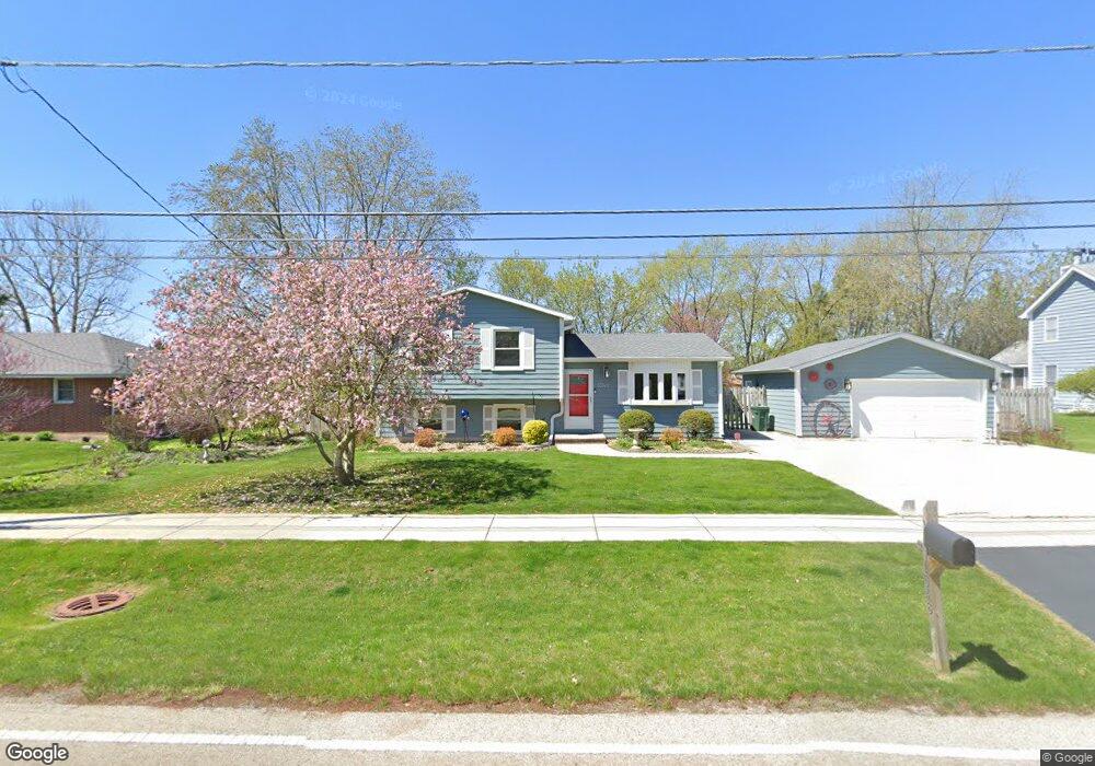 1048 Magnolia Ave, Gurnee, IL 60031 - photo 1