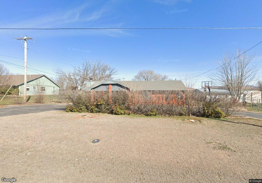 303 NW Oak Ave, Cache, OK 73527 - photo 1