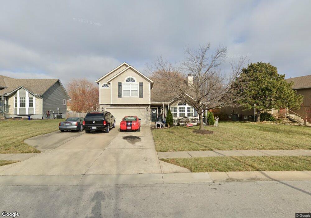 1710 Longhorn Ln, Raymore, MO 64083 - photo 1
