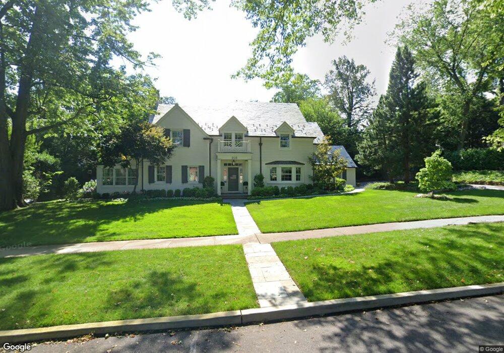 203 Manhasset Woods Rd, Manhasset, NY 11030 - photo 1