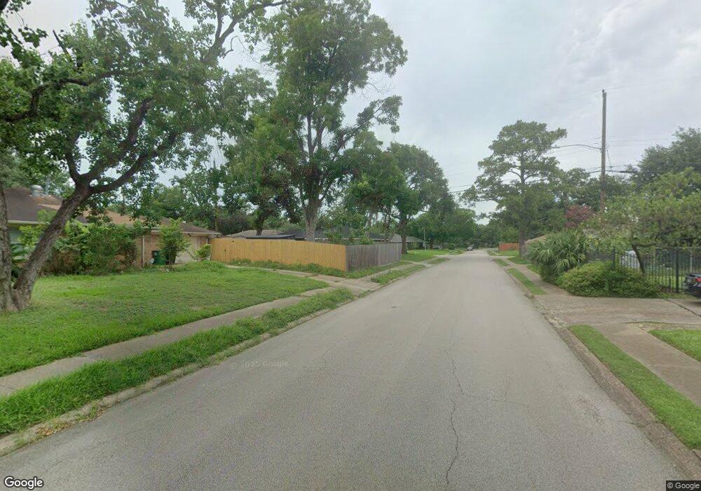 4701 Viking Dr, Houston, TX 77092 - photo 1