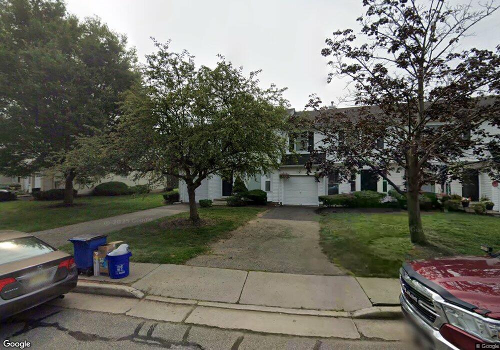 33 Tree Top Rd, Middlesex, NJ 08846 - photo 1